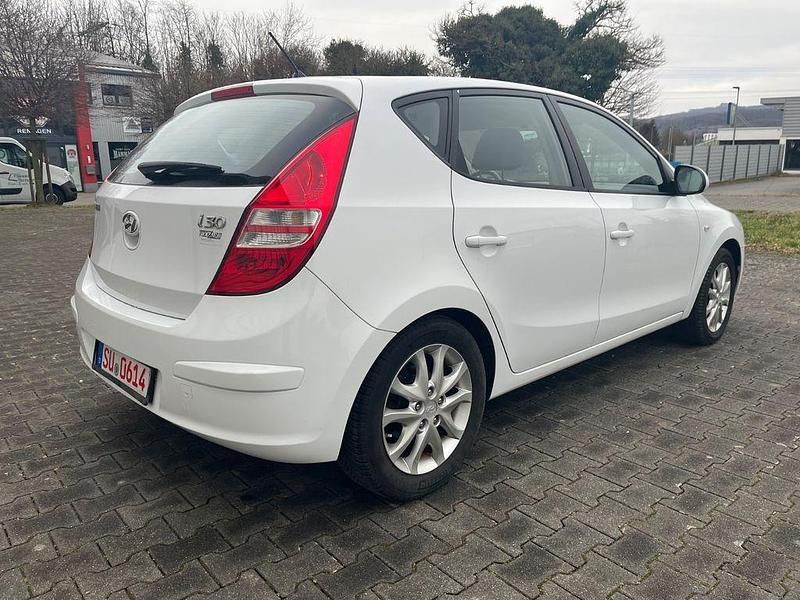 Gebraucht Hyundai i30 Edition+ 109 PS (80 kW) 2010 Weiß Limousine