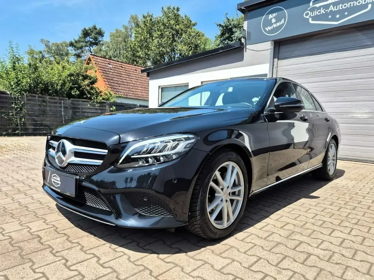 Gebraucht Mercedes C220 Avantgarde 194 PS (142 kW) 2019 Obsidianschwarz Limousine