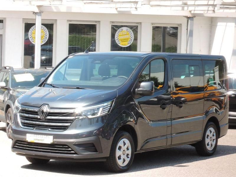 Kometen grau Gebraucht 2024 Renault Trafic Van / Kleinbus | 36.480 € (Fairer Preis) - Bild 1/4