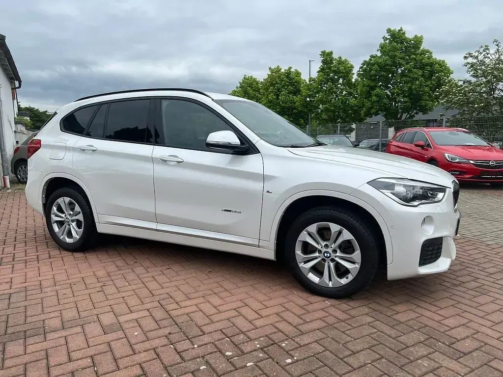 Gebraucht BMW X1 Sport Line 231 PS (169 kW) 2017 Mineralweiss (metallic) SUV