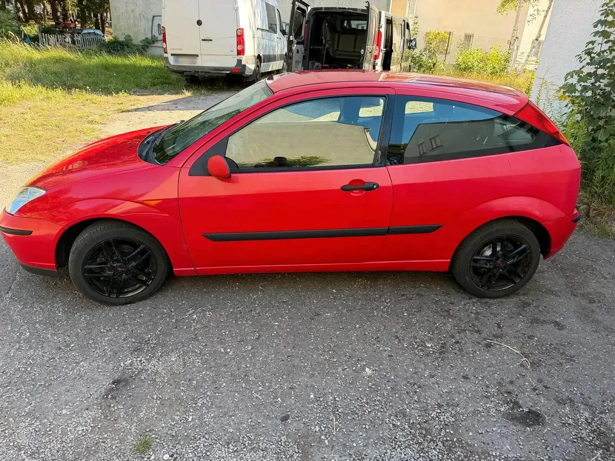 Gebraucht Ford Focus 101 PS (74 kW) 2003 Rot Kleinwagen