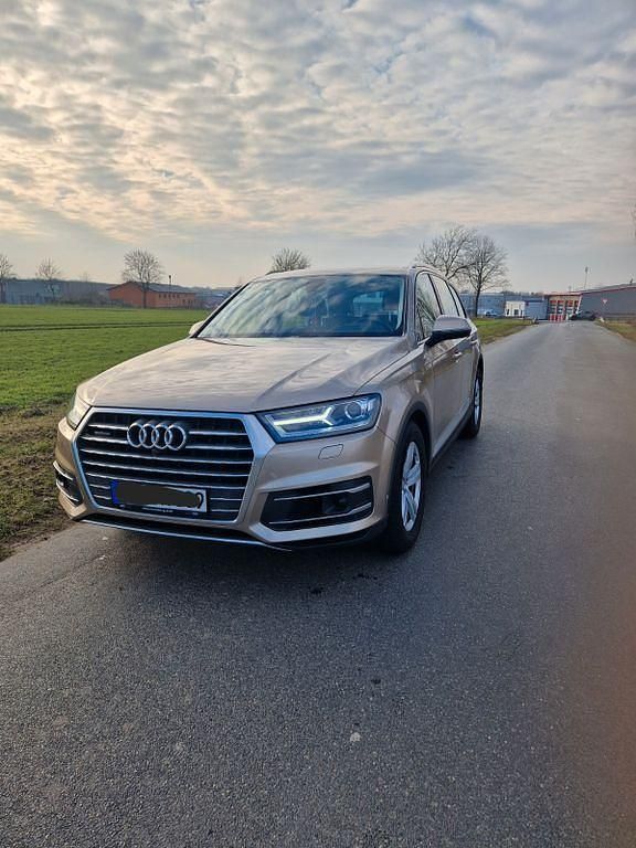 Beige Gebraucht 2019 Audi Q7 Ambiente SUV | 37.500 € (Superpreis) - Bild 1/4