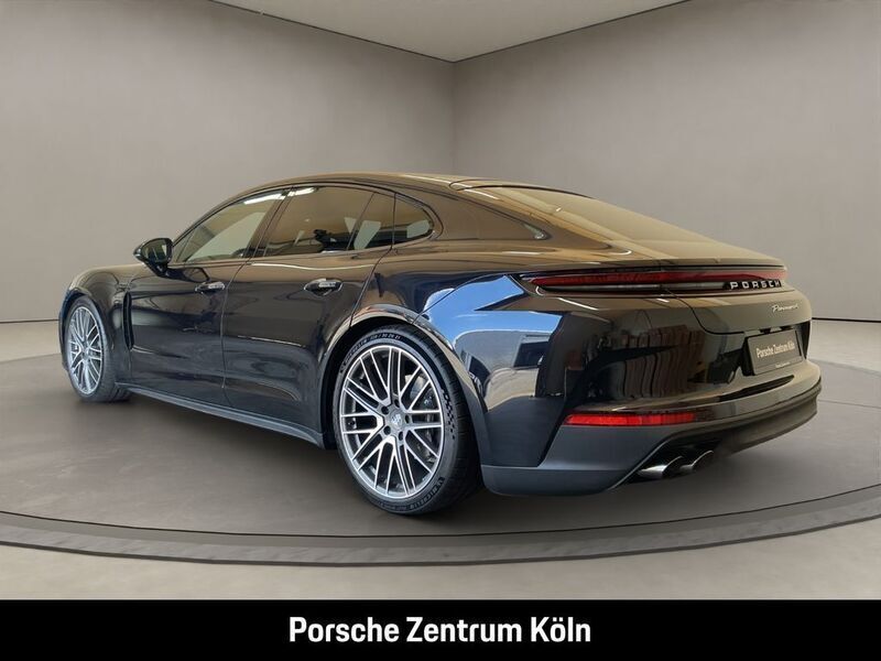 Gebraucht Porsche Panamera 354 PS (260 kW) 2024 Tiefschwarzmetallic Kleinwagen