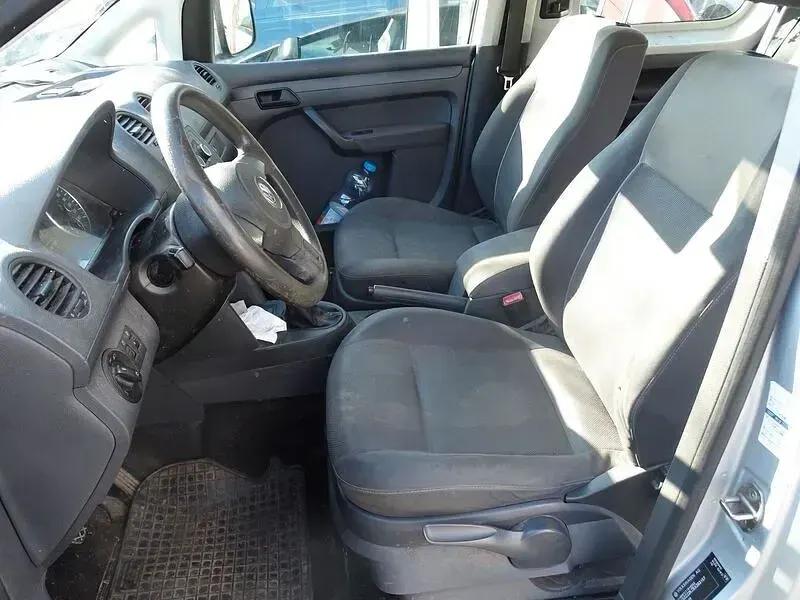 Gebraucht VW Caddy Trendline 102 PS (75 kW) 2011 Silber Van / Kleinbus