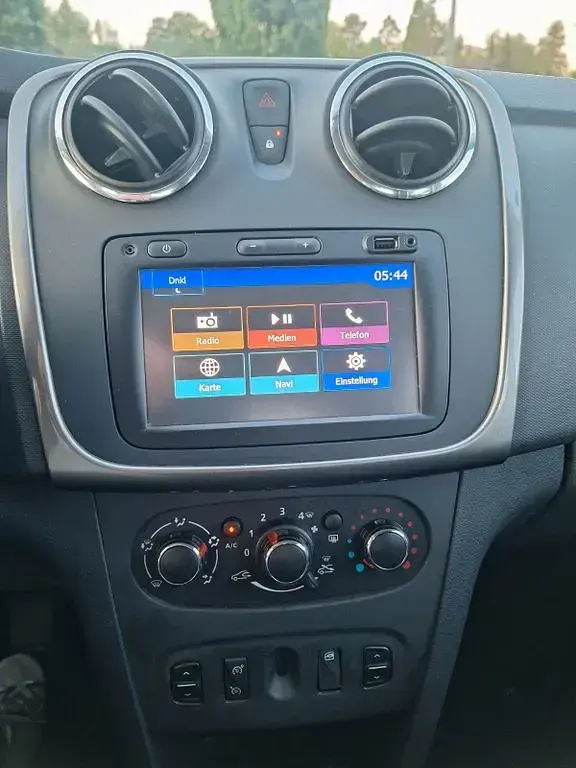 Gebraucht Dacia Sandero Stepway 90 PS (66 kW) 2016 Weiß Limousine