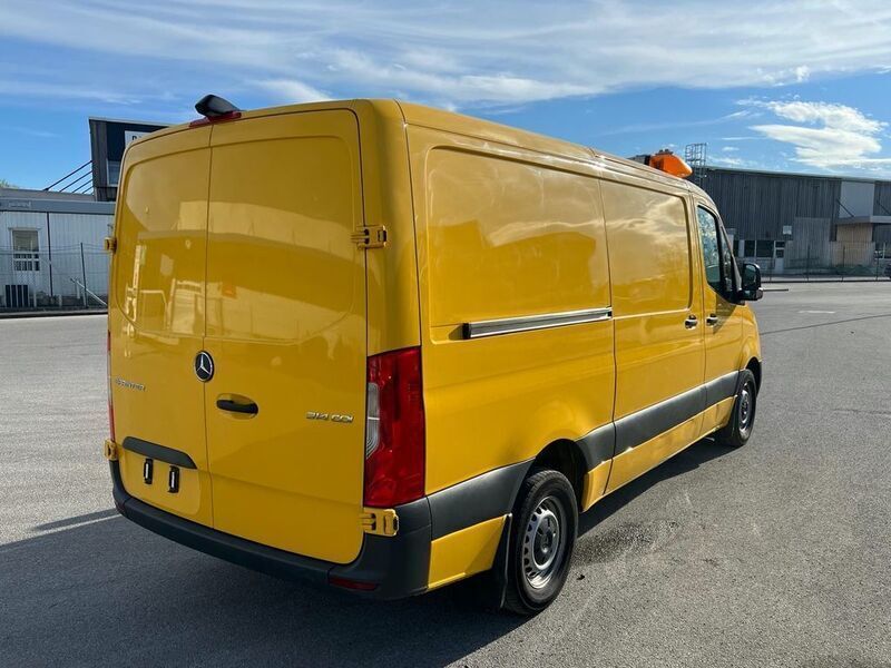 Gebraucht Mercedes Sprinter 143 PS (105 kW) 2020 Gelb Van