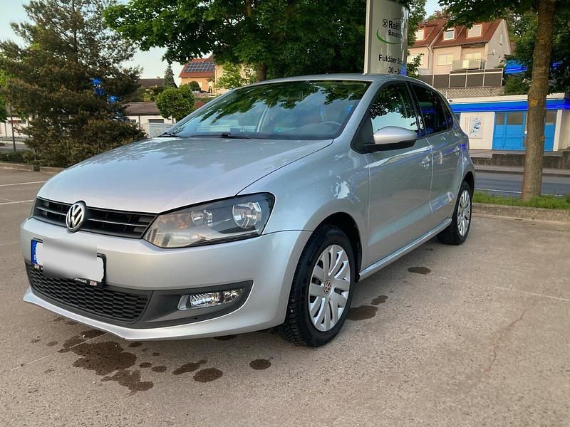 Silber Gebraucht 2011 VW Polo Comfortline Kleinwagen | 4.999 € (Fairer Preis) - Bild 1/4