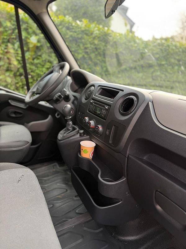 Second-hand Renault Master 145 CP (106 kW) 2016 Albastru Van