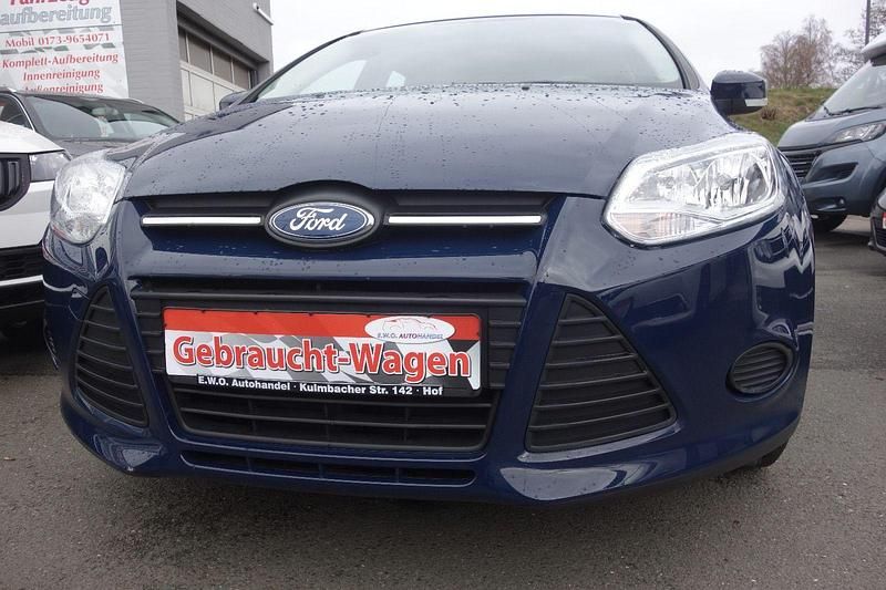 Gebraucht Ford Focus Ambiente 101 PS (74 kW) 2013 Blau Kombi