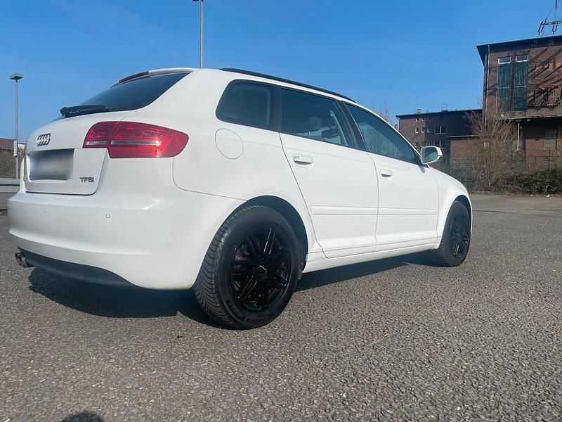 Gebraucht Audi A3 Sportback 125 PS (91 kW) 2011 Weiß Kleinwagen