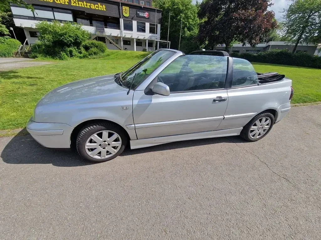 Używany VW Golf Comfortline 116 KM (85 kW) 2002 Srebrny Kabriolet