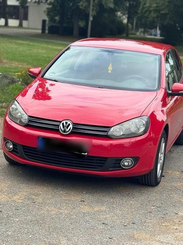 Rot Gebraucht 2010 VW Golf VI Team Kleinwagen | 5.500 € (Fairer Preis) - Bild 1/4