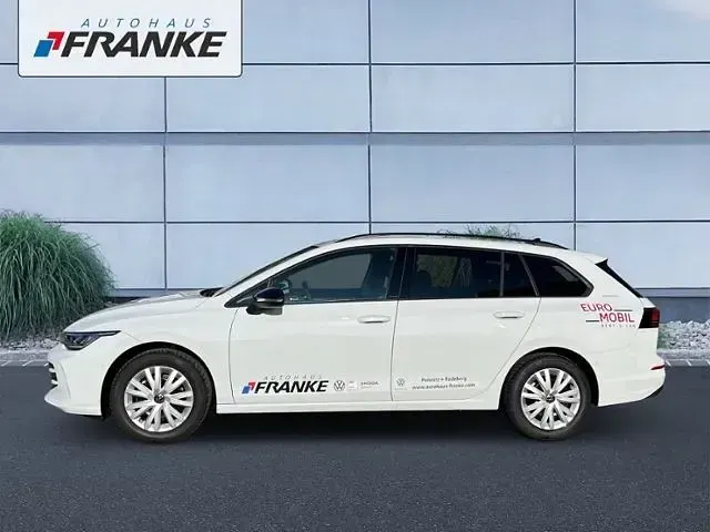 Gebraucht VW Golf VIII 116 PS (85 kW) 2026 Pure white Kombi