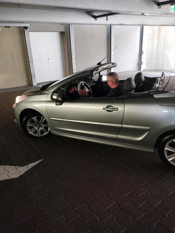 Grün Gebraucht 2009 Peugeot 207 CC Roland Garros Cabrio | 2.800 € (Superpreis) - Bild 1/4