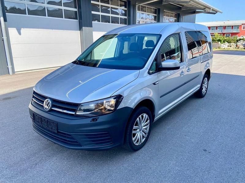 Silber Gebraucht 2015 VW Caddy Maxi Trendline Van / Kleinbus | 13.499 € (Fairer Preis) - Bild 1/4