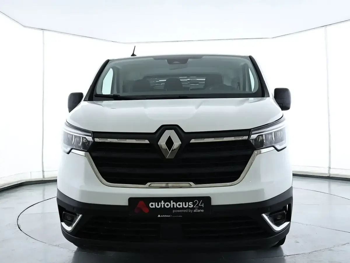 Gebraucht Renault Trafic Komfort 150 PS (110 kW) 2022 Weiß Van / Kleinbus