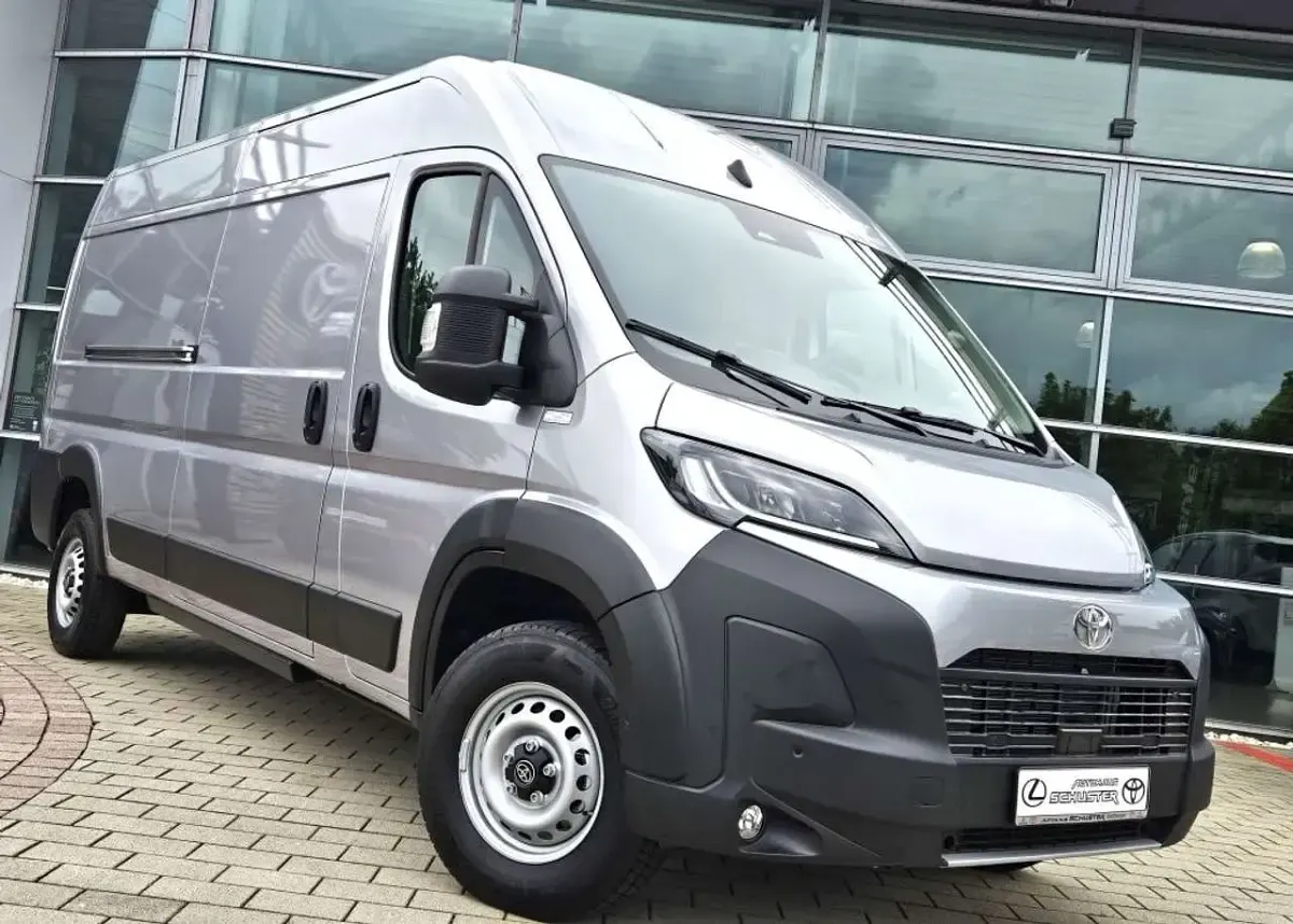 Neu Toyota Proace 205 kW (279 PS) 2026 Silver shadow Van / Kleinbus