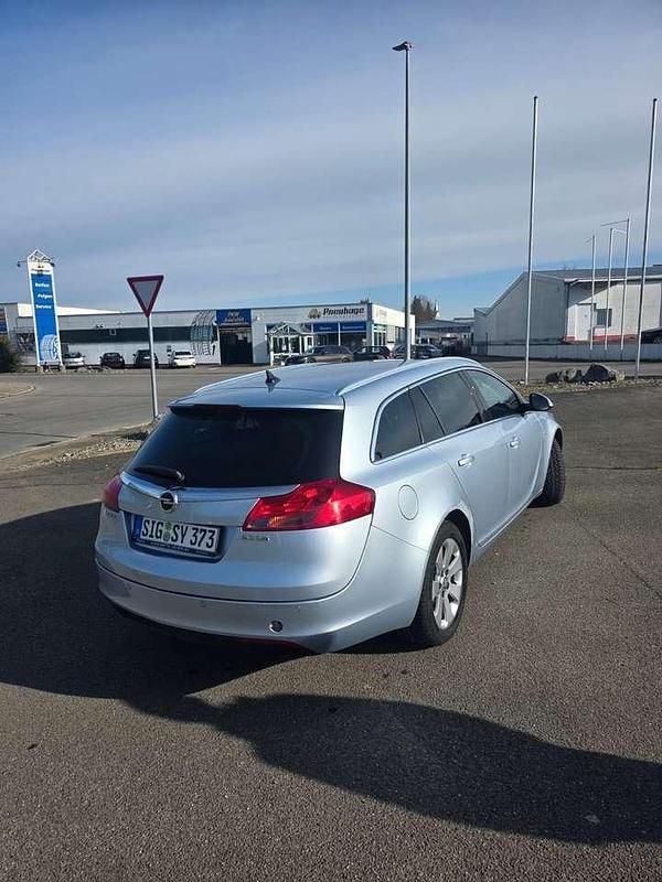 Gebraucht Opel Insignia Edition 131 PS (96 kW) 2013 Grau Kombi