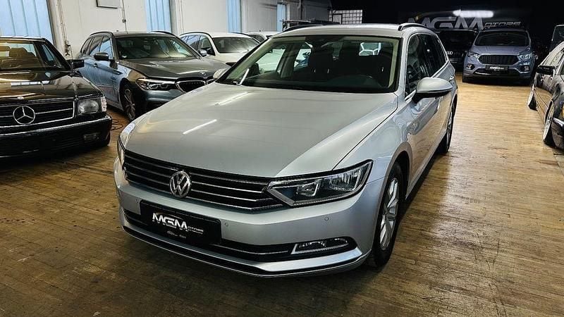 Silber Gebraucht 2016 VW Passat Limousine | 11.900 € (Superpreis) - Bild 1/4