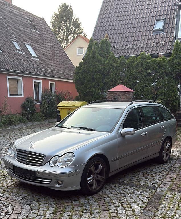 Silber Gebraucht 2005 Mercedes C200 Avantgarde Limousine | 4.599 € (Fairer Preis) - Bild 1/4