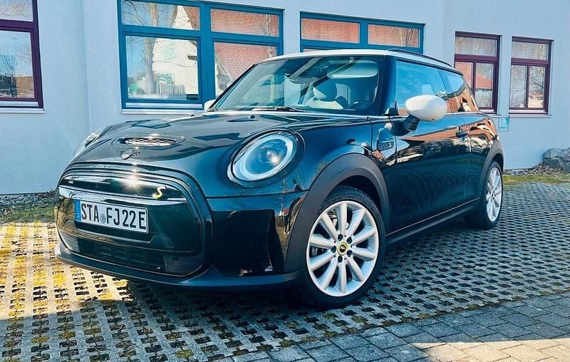 Gebraucht Mini Cooper SE Classic 135 kW (184 PS) 2023 Schwarz Kleinwagen
