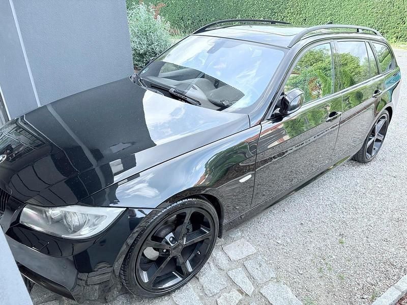 Schwarz Gebraucht 2006 BMW 320 M Sport Kombi | 5.900 € - Bild 1/4