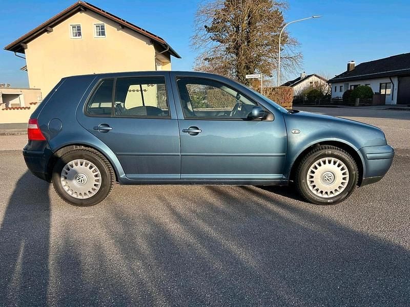 Gebraucht VW Golf IV 101 PS (74 kW) 2003 Blau Kleinwagen