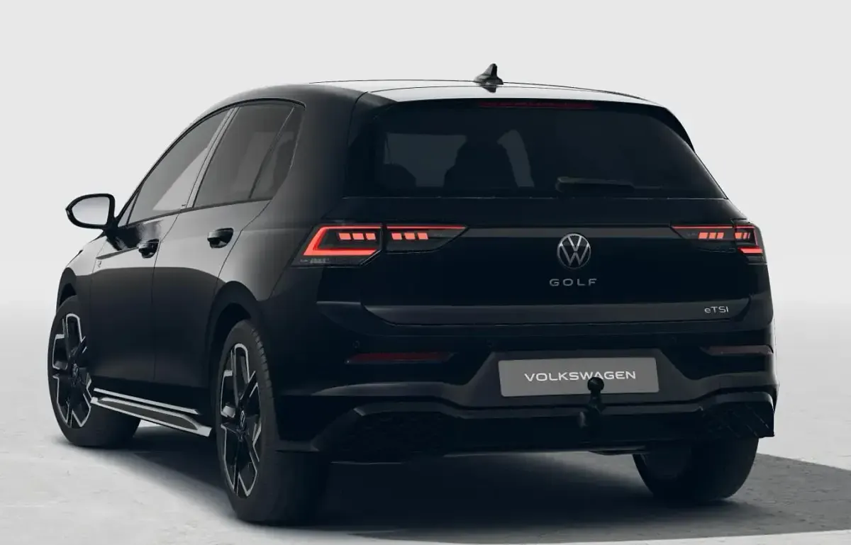 Neu VW Golf VIII R-line 150 PS (110 kW) 2026 Grenadilla black metallic Limousine