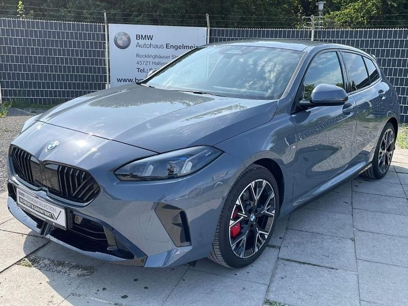 Grau Gebraucht 2024 BMW 120 M Sport Kleinwagen | 36.900 € (Guter Preis) - Bild 1/3