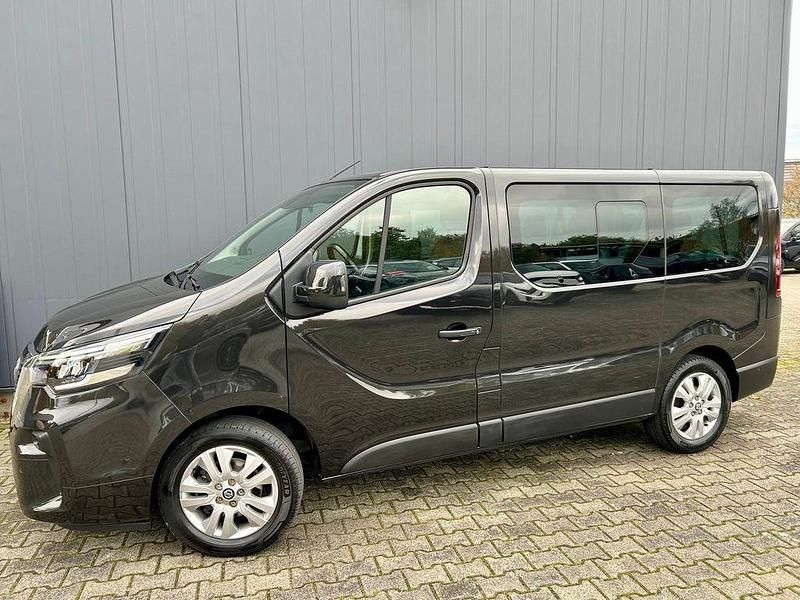 Second-hand Nissan Primastar Tekna 170 CP (125 kW) 2022 Negru Monovolum