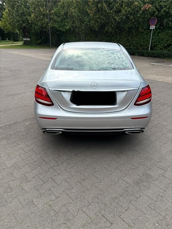 Gebraucht Mercedes E200 184 PS (135 kW) 2018 Silber Limousine