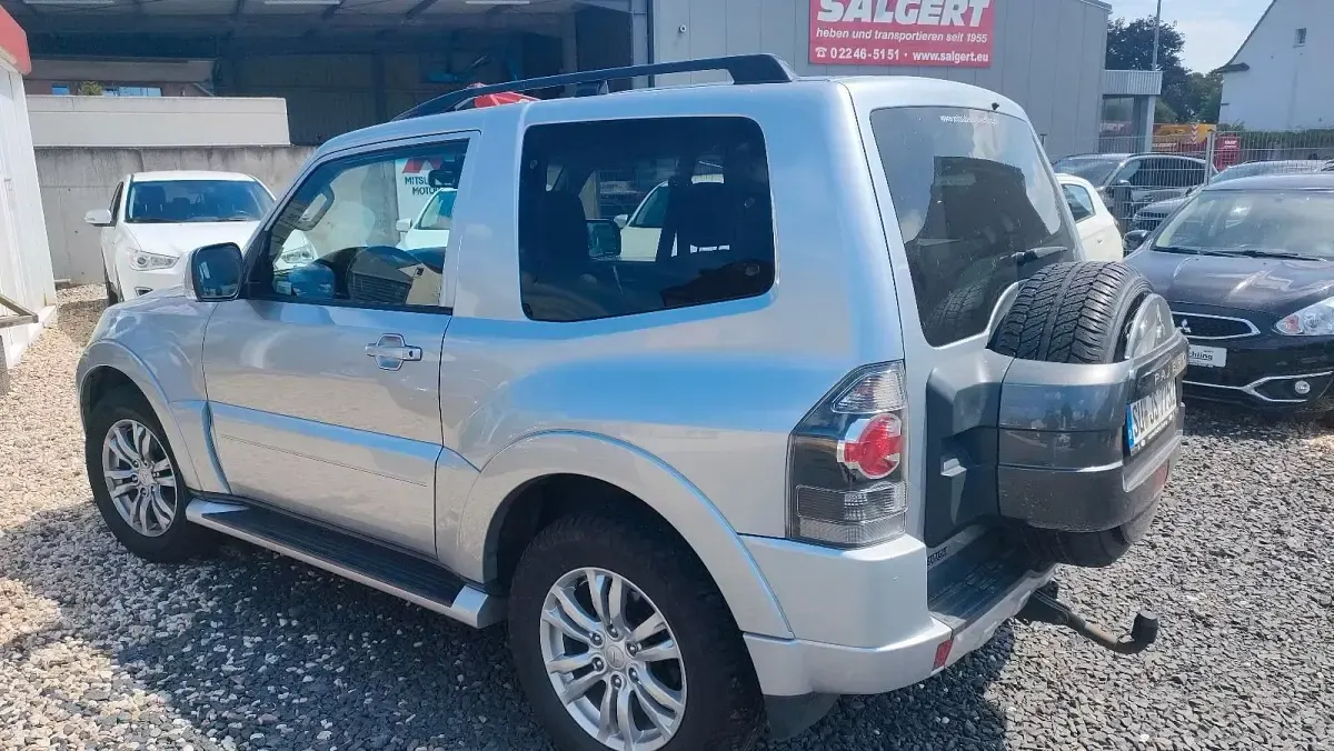 Gebraucht Mitsubishi Pajero Top 190 PS (139 kW) 2018 Silber SUV