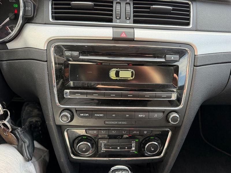 Gebraucht Skoda Superb 140 PS (102 kW) 2014 Braun Limousine