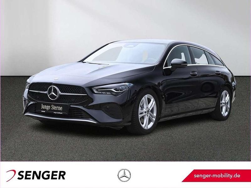 Unilack nachtschwarz Gebraucht 2024 Mercedes CLA180 Shooting Brake Kombi | 30.920 € - Bild 1/4