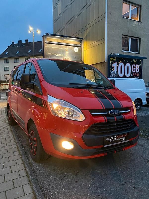Rot Gebraucht 2016 Ford Transit Custom Trend Van / Kleinbus | 17.500 € - Bild 1/4