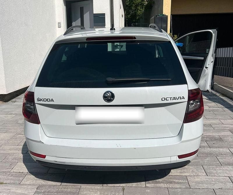Gebraucht Skoda Octavia Ambition 150 PS (110 kW) 2018 Weiß Kombi