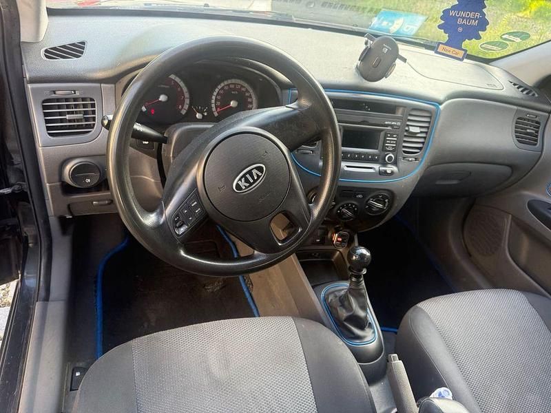 Schwarz Gebraucht 2010 Kia Rio Attract Limousine | 2.000 € - Bild 1/4