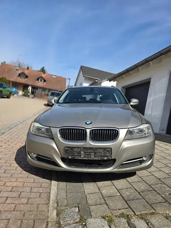 Gebraucht BMW 318 143 PS (105 kW) 2012 Gold Kombi