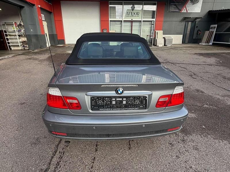 Gebraucht BMW 318 Cabriolet 150 PS (110 kW) 2005 Silbergrau metallic Cabrio