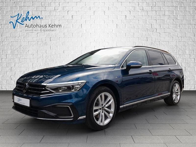 Blau Gebraucht 2022 VW Passat GTE Kombi | 26.890 € (Teuer) - Bild 1/4