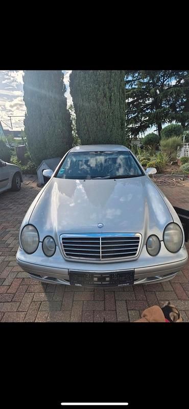 Silber Gebraucht 2000 Mercedes CLK200 Coupé | 1.300 € (Fairer Preis) - Bild 1/4