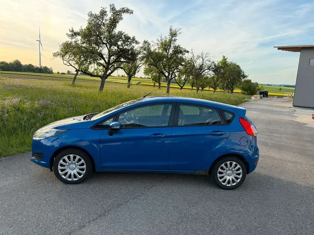 Gebraucht Ford Fiesta Trend 82 PS (60 kW) 2013 Blau Limousine