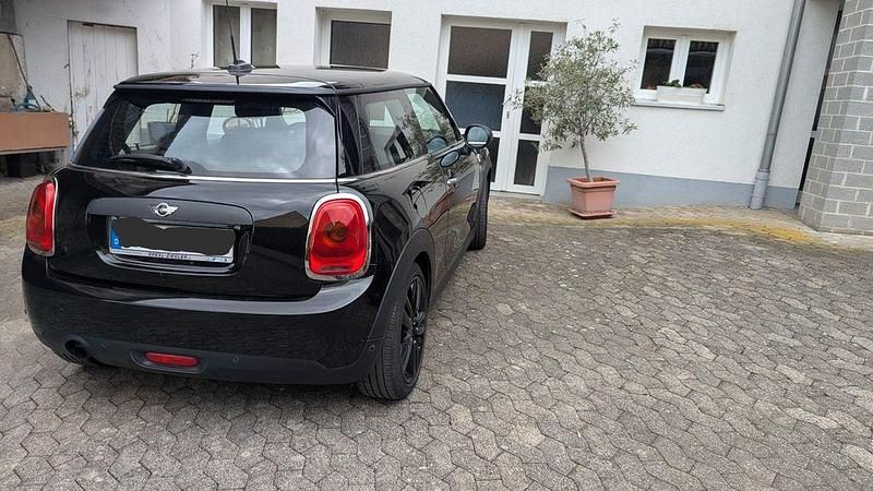 Second-hand Mini ONE 102 CP (75 kW) 2017 Negru Hatchback