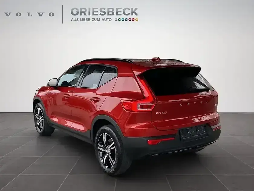 Gebraucht Volvo C40 144 kW (197 PS) 2023 Fusion red / metallic SUV