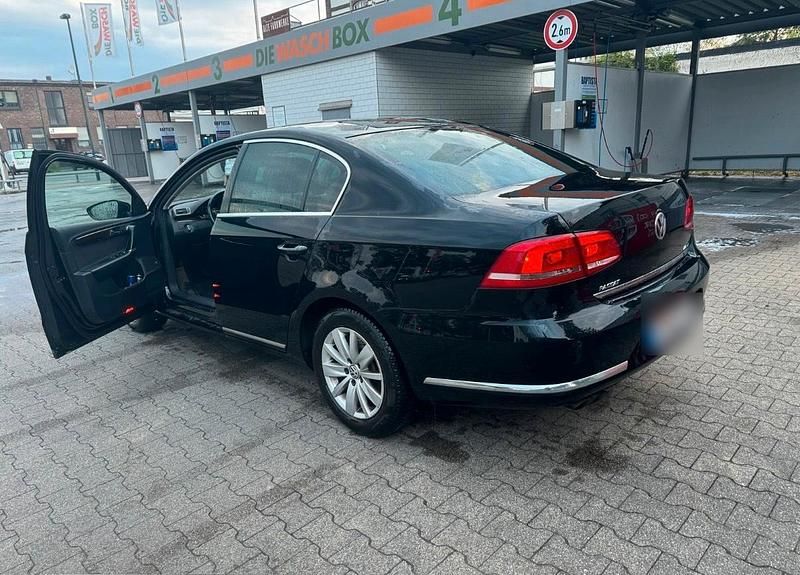 Gebraucht VW Passat 140 PS (102 kW) 2011 Schwarz Limousine
