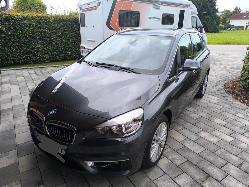 Grau Gebraucht 2014 BMW 225 Active Tourer Luxury Line Van / Kleinbus | 18.099 € (Fairer Preis) - Bild 1/4