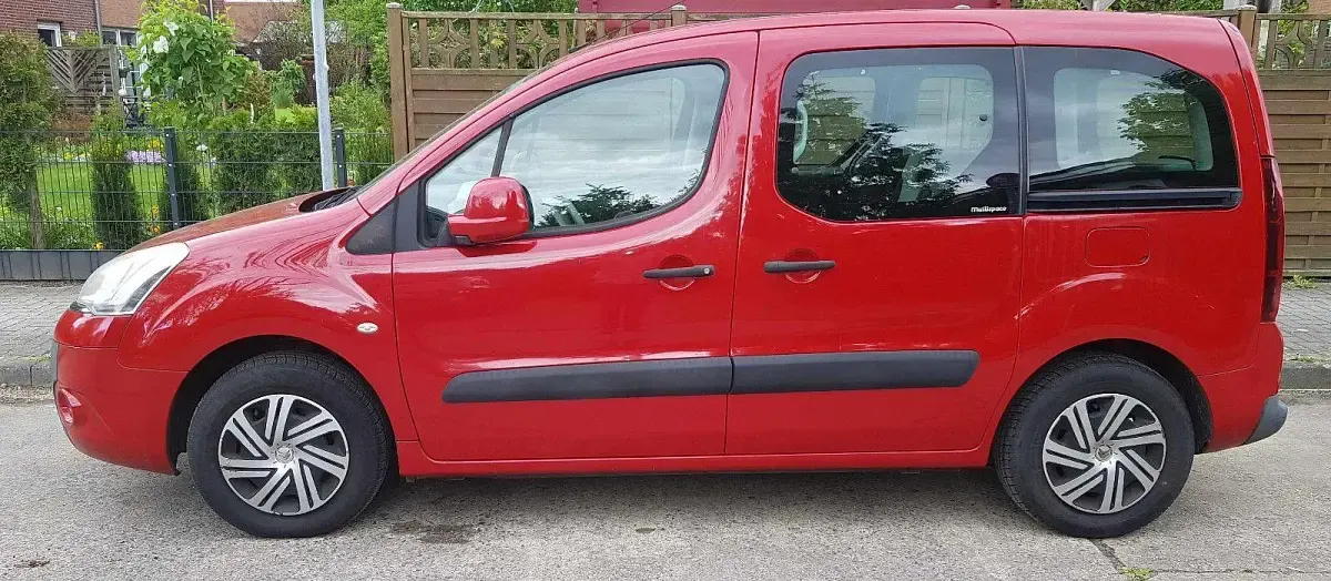 Gebraucht Citroën Berlingo Tendance 98 PS (72 kW) 2012 Rot Van / Kleinbus