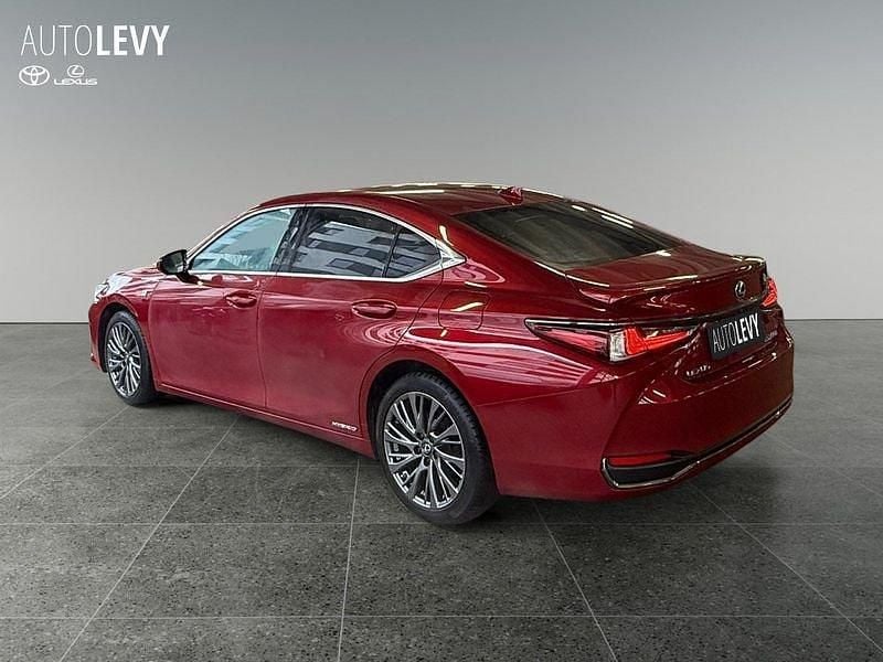 Gebraucht Lexus ES300H Sport Line 218 PS (160 kW) 2023 Rot Limousine