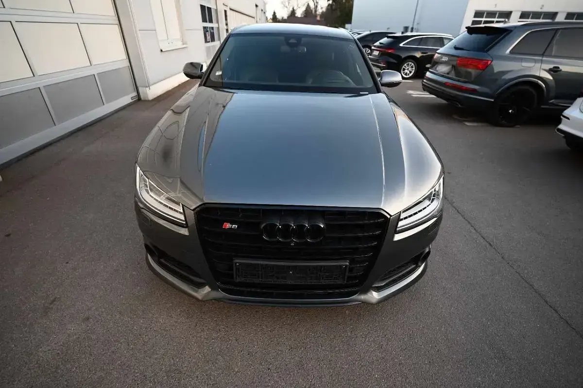 Gebraucht Audi S8 plus Sport 733 PS (539 kW) 2017 Grau Limousine