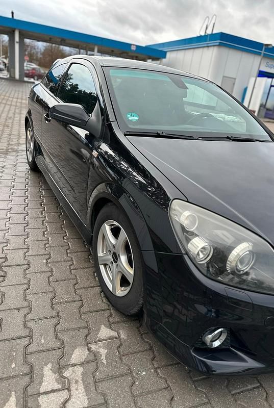 Gebraucht Opel Astra 116 PS (85 kW) 2009 Schwarz Coupé